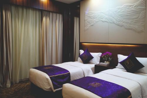 Ліжко або ліжка в номері Lavona Tiba Hotel