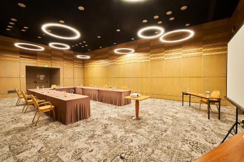 a large room with tables and chairs in it at Ana Hotels Europa Eforie Nord in Eforie Nord