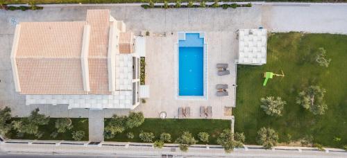 an overhead view of a swimming pool in a park at Daisy's Garden - Villa with Private Pool, Ideal for Large Groups, by ZanteWize in Dhrákas