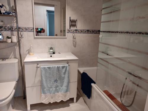 A bathroom at Piso cangas