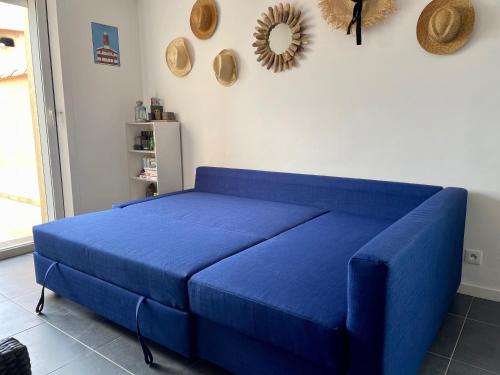 a blue bed in a room with a wall at Casa Nelly in Porticcio