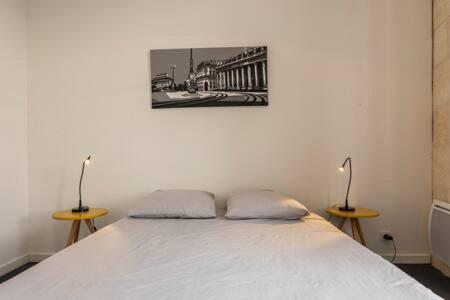 Appartement Charmant Place de Lerme