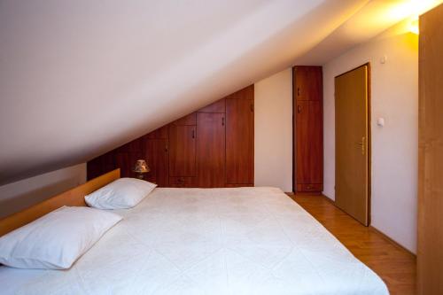 Cama o camas de una habitación en Apartments Ratković