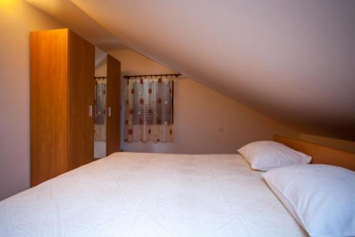 Cama o camas de una habitación en Apartments Ratković