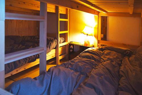 Una cama o camas cuchetas en una habitación  de Guesthouse Mokumoku