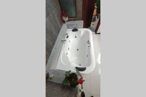 Ένα μπάνιο στο TURI Suite con Jacuzzi, centro de la ciudad
