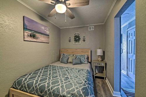 Postel nebo postele na pokoji v ubytování Oceanfront Corpus Christi Condo Resort Perks!