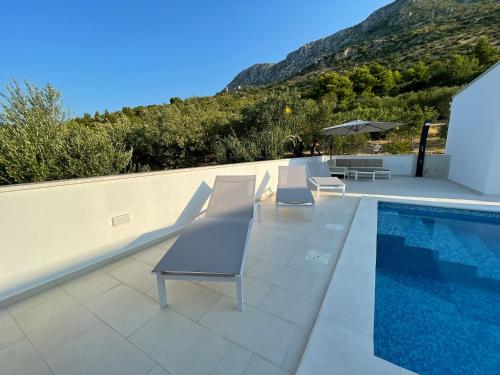 Gallery image of Tole Villa Podaca 2 with heated Pool in Podaca