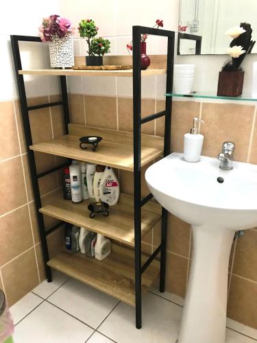 Un baño de Owls Nest Townhouse