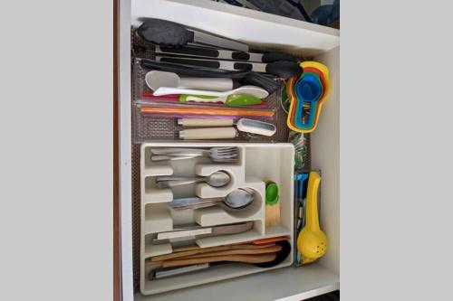 a drawer filled with lots of kitchen utensils at El Muelle, Hermoso y cómodo apartamento in Monterrico