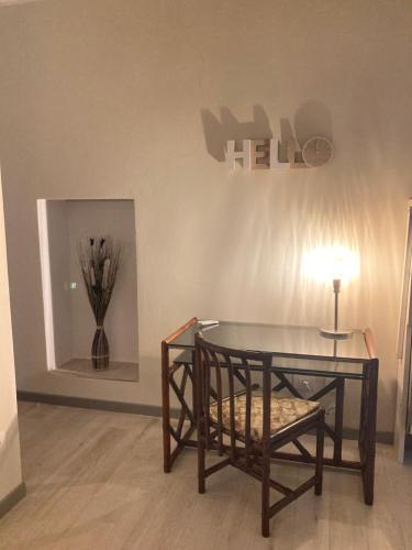 a dining room with a table and a chair and a vase at IL CORTILE DI GRETA in Lu