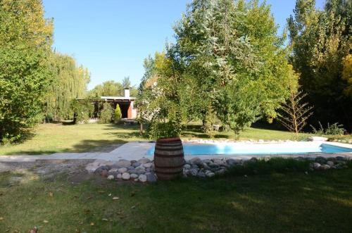 The swimming pool at or close to Casa de campo de piedra