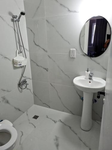 Ένα μπάνιο στο Latchi Area Apartments