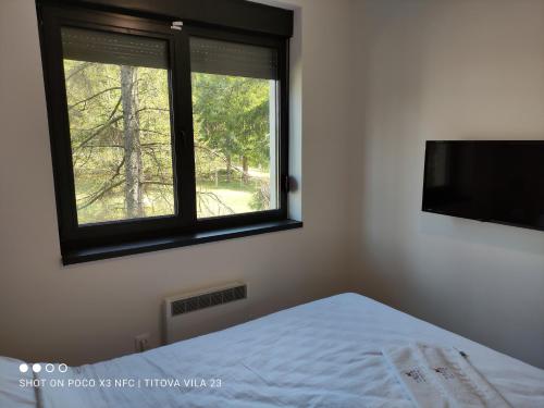 Ένα ή περισσότερα κρεβάτια σε δωμάτιο στο Apartman 23 Titova vila