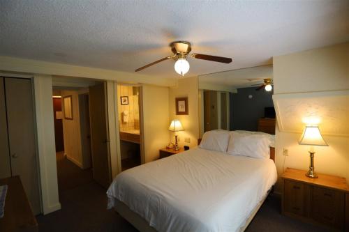 מיטה או מיטות בחדר ב-Inns Of Wv 206, 2bd, Waterville Valley