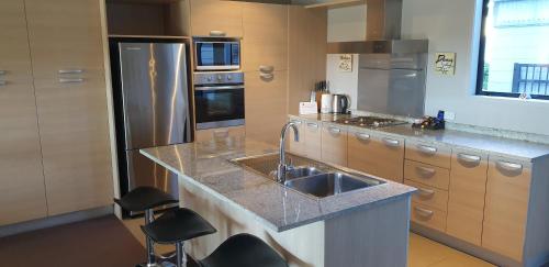 Η κουζίνα ή μικρή κουζίνα στο Waterways Renaissance "A Touch Of Class"