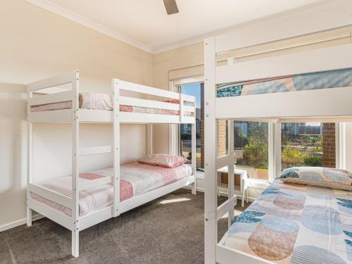 Poschodová posteľ alebo postele v izbe v ubytovaní 21 Peninsula View