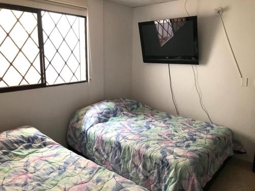 Giường trong phòng chung tại CABAÑA LAS MARIAS, Climatizada, Piscina y BBQ