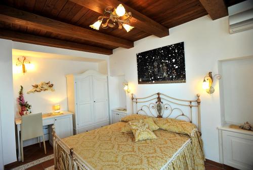 a bedroom with a bed and a desk and a ceiling at World Center in Amalfi