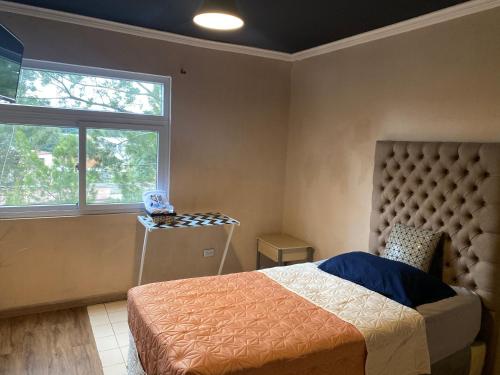 Cama o camas de una habitación en Kaena Point Hostel