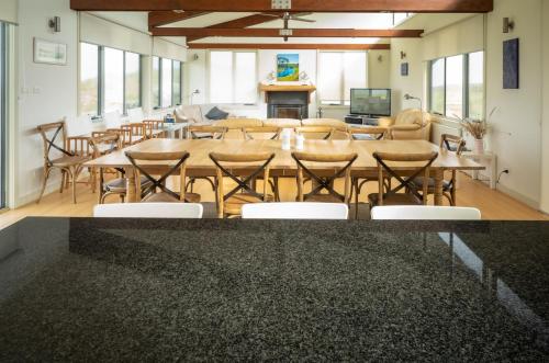Χώρος καθιστικού στο Turnstone Beach House