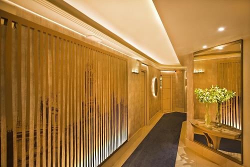 a hallway with a vase of flowers on a table at Preciados in Madrid