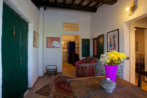 a living room with a table with a vase of flowers on it at B&B Molino Del Gobbo in SantʼAgata Feltria