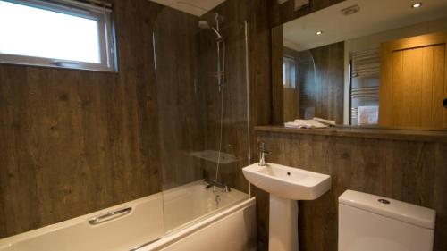 Phòng tắm tại Llyn Conwy Lodge