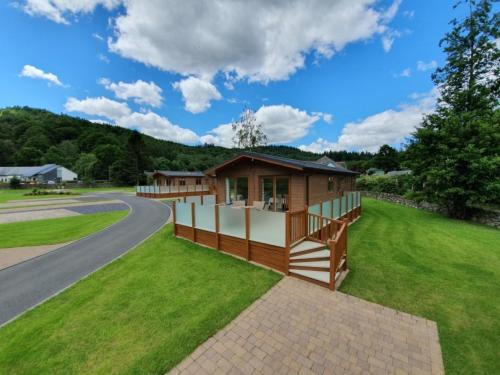 a house on the side of a road at Llyn Conwy Lodge in Betws-y-coed