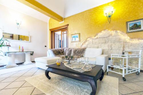 a living room with a couch and a table at La casa di Lo, marina di Sorso in Sorso