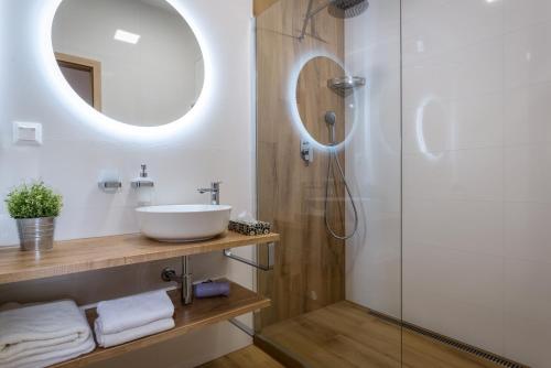 a bathroom with a sink and a shower at TATRAMOUNT - Apartmany Bernard - Stary Smokovec in Nový Smokovec