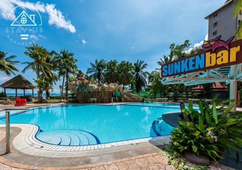 Bazén v ubytování 1-10Pax Port Dickson Glory Beach Resort Seaview nebo v jeho okolí