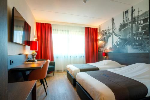 a hotel room with two beds and a desk at Bastion Hotel Haarlem Velsen in Santpoort-Noord