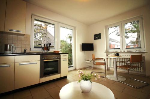 a kitchen with a table with a vase on it at GROßE-WILDE-BETTEN in Wittdün