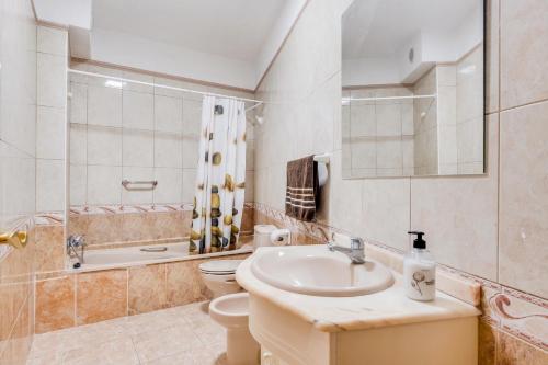a bathroom with a sink and a toilet and a mirror at Three bedroom apartment ii near Sc in Bocacangrejo