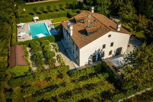 Bazén v ubytování Fiori e Frutti Agriresort nebo v jeho okolí
