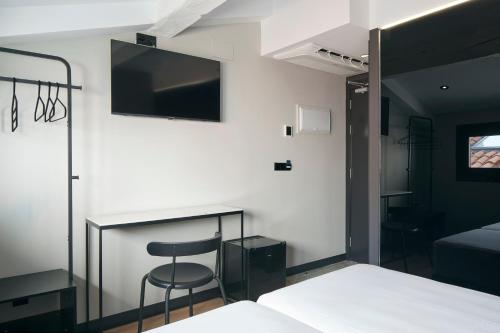 Postel nebo postele na pokoji v ubytování Hostal Espoz y Mina