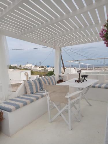 Gallery image of Casanova's house in Emporio Santorini
