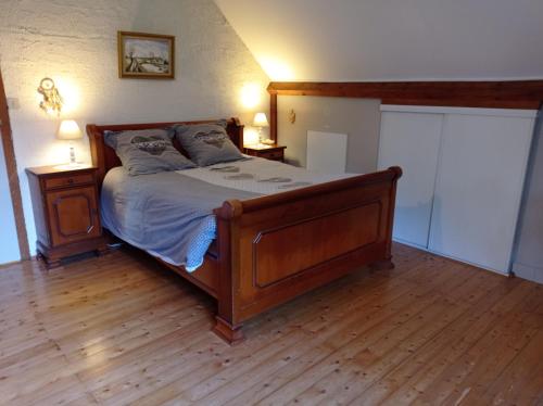 chambre campagnarde du grès rouge de BEAUVAL