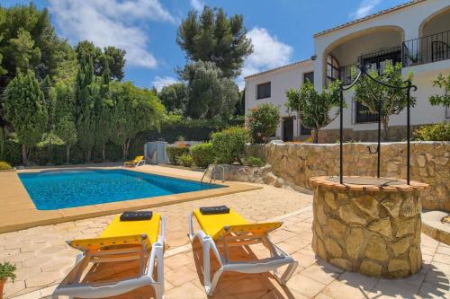 Bazén v ubytovaní Villa Margarita - A Tranquil Oasis with Large Private Pool alebo v jeho blízkosti