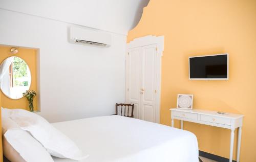 Televízia a/alebo spoločenská miestnosť v ubytovaní Villa Aurelia Suites and Apartments
