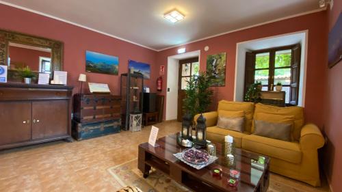 a living room with a couch and a piano at Hotel Rural Cuadroveña in Arriondas