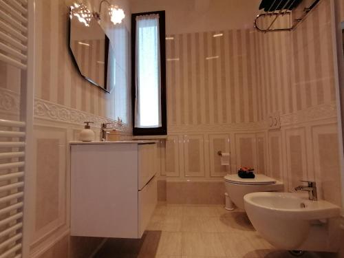 Ένα μπάνιο στο San Bartolo Rent Apartments, due passi da Firenze