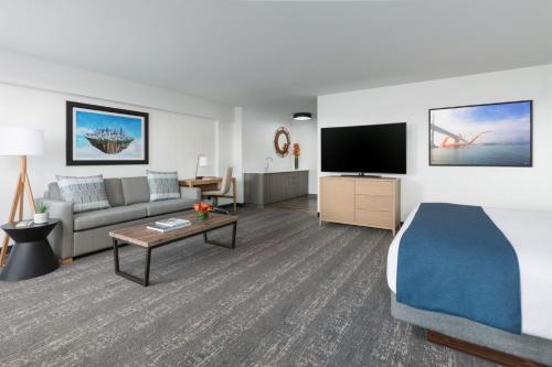 a hotel room with a bed and a tv at Hotel Caza Fisherman's Wharf in San Francisco