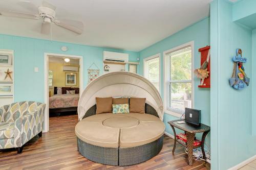 Gallery image of Cottage Haven-One Minute Walk To The Beach-Private Yards-Keyless Locks in Bradenton Beach