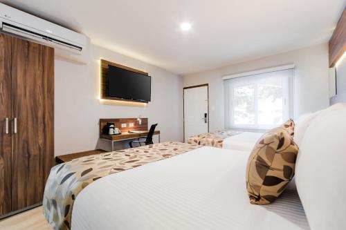 Postel nebo postele na pokoji v ubytování Sleep Inn Monterrey Norte
