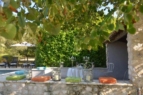 a table set up for a party under a tree at Le Murmure des Fées in Issigeac