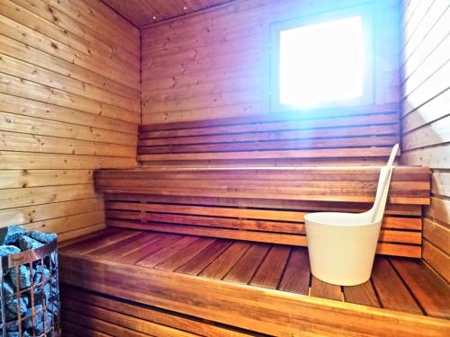 a wooden sauna with a tub in the middle at Keskuskuja 5 A1 ja A4, Levin Alppikeskus in Levi