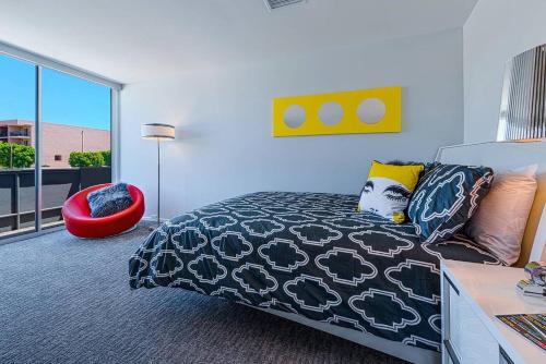 Cama o camas de una habitación en The Twist Palm Springs