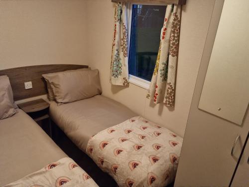 Postel nebo postele na pokoji v ubytování Moonlight View